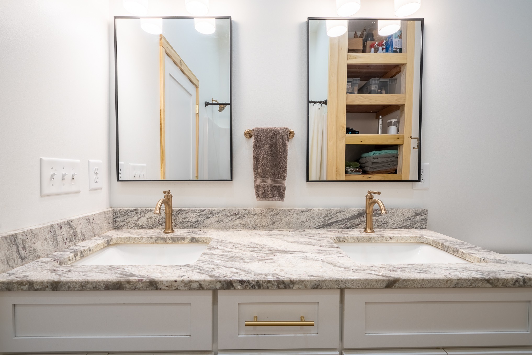 125 Ashland Road Waynesboro, TN 38485 - Photo 43 of 92 a bathroom with double vanity sinks and a mirror