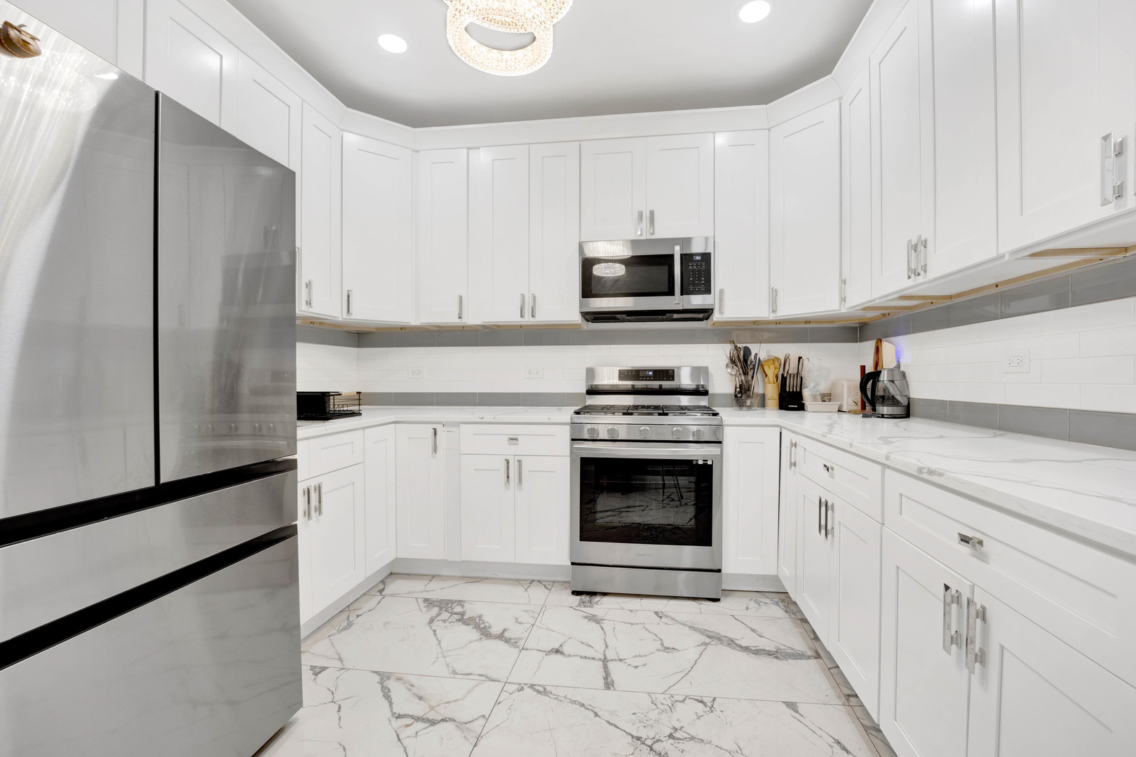 2527 Ridgeland Avenue Berwyn, IL 60402 - Photo 7 of 23 Gallery Image 7