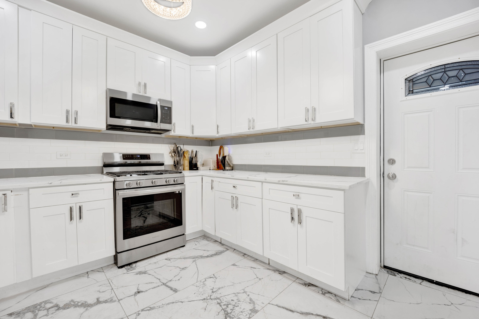 2527 Ridgeland Avenue Berwyn, IL 60402 - Photo 8 of 23 Gallery Image 8
