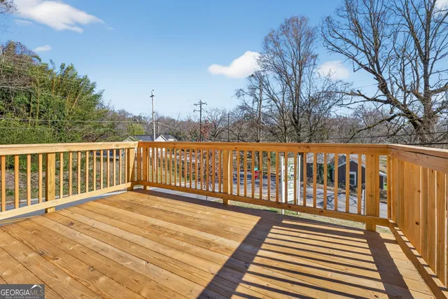 an empty room with closet and a ceiling fan