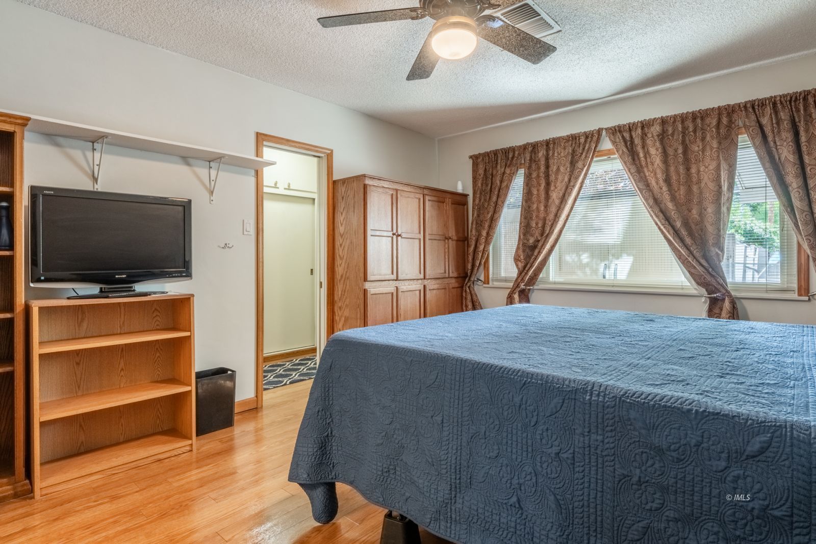 331 North Jackson Street Independence, CA 93526 - Photo 19 of 35 Primary Bedroom