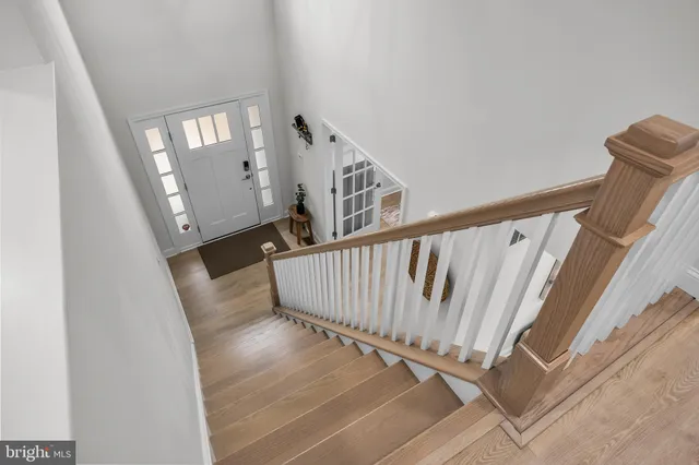 a view of entryway with a window