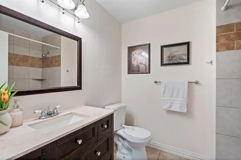 $385,000 | 2890 Meadow Port Drive, Farmers Branch, TX 75234