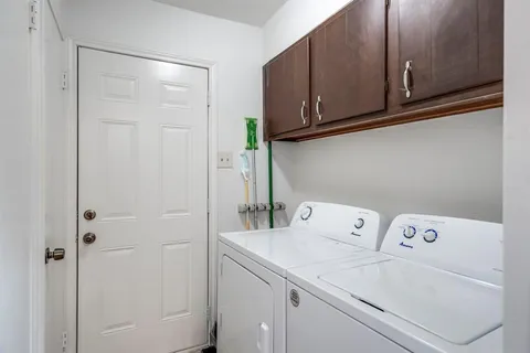 $385,000 | 2890 Meadow Port Drive, Farmers Branch, TX 75234