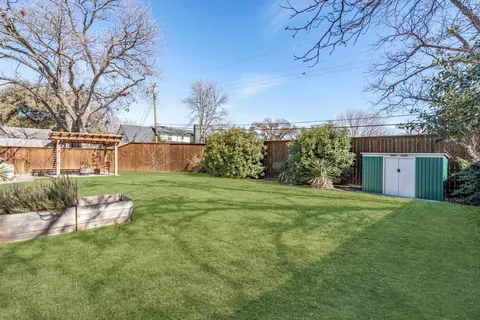 $385,000 | 2890 Meadow Port Drive, Farmers Branch, TX 75234