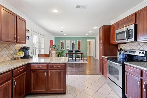 $385,000 | 2890 Meadow Port Drive, Farmers Branch, TX 75234