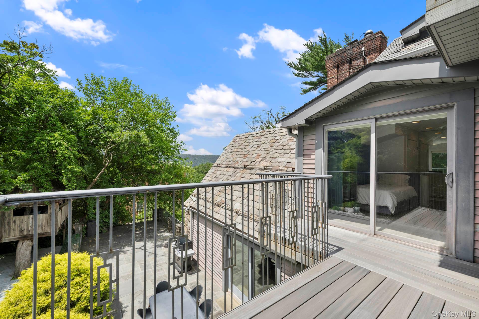 800 West 231st Street Bronx, NY 10463 - Photo 28 of 36 a view of balcony with outer view