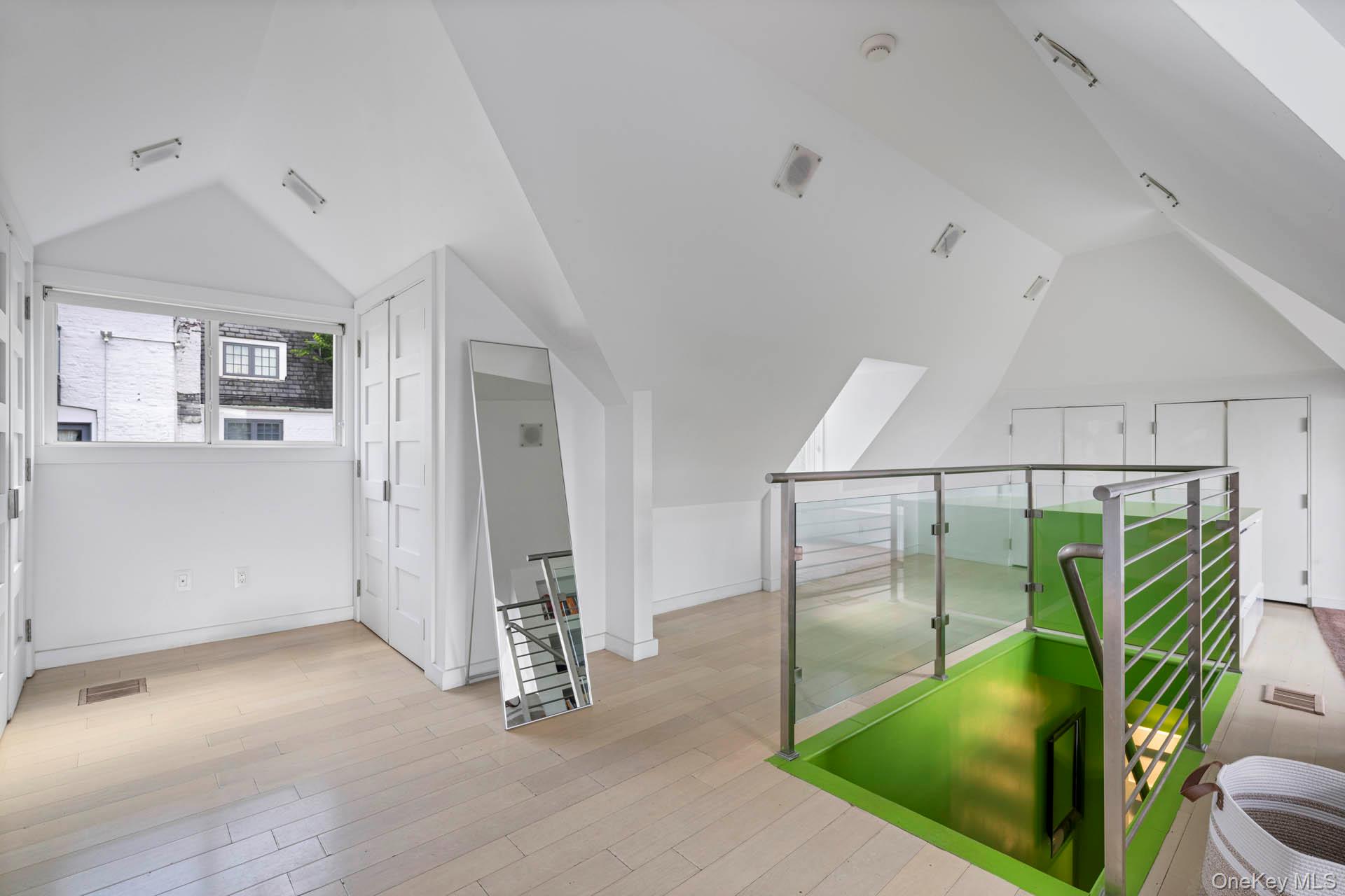 800 West 231st Street Bronx, NY 10463 - Photo 35 of 36