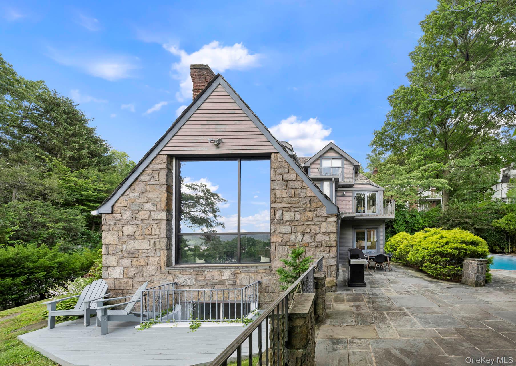 800 West 231st Street Bronx, NY 10463 - Photo 4 of 36 a front view of a house with garden