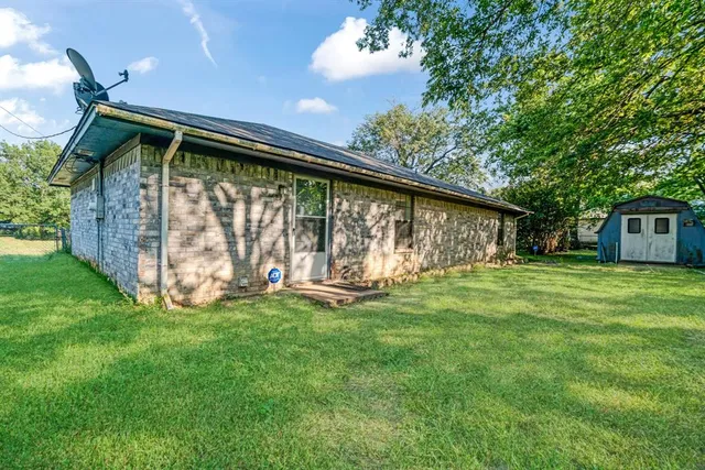a front view of house with yard