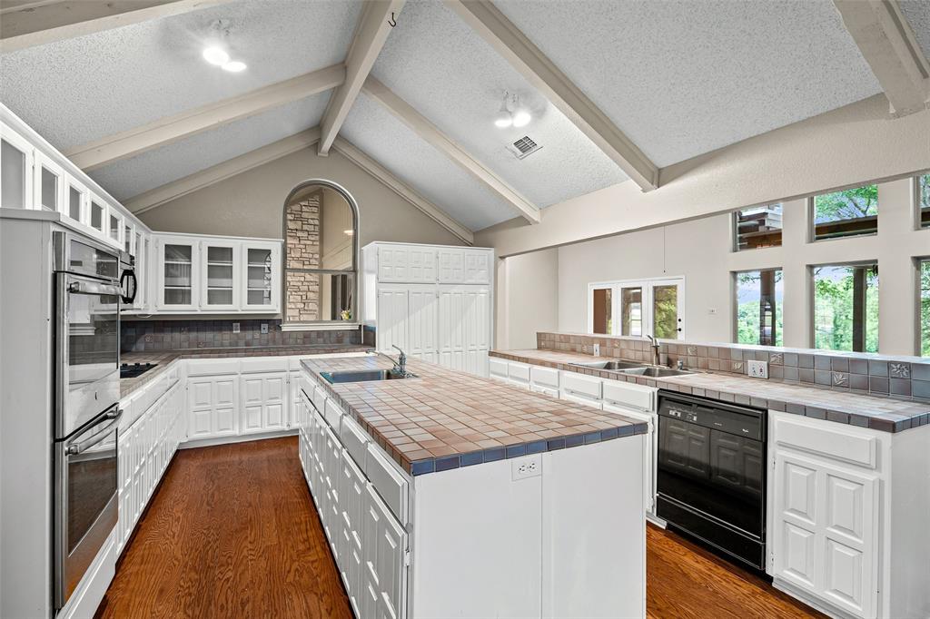 10100 Ravenswood Road Granbury, TX 76049 - Photo 13 of 40