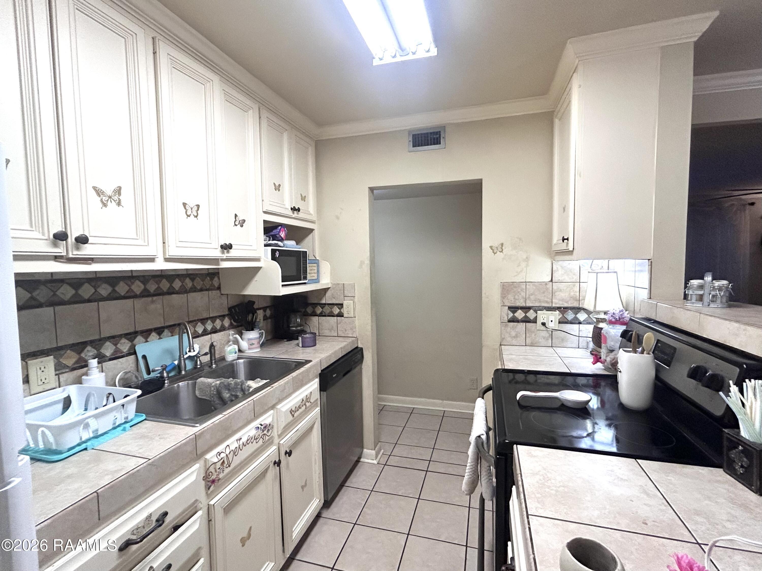 220 Doucet Road, Unit 154G Lafayette, LA 70503 - Photo 5 of 10 Kitchen