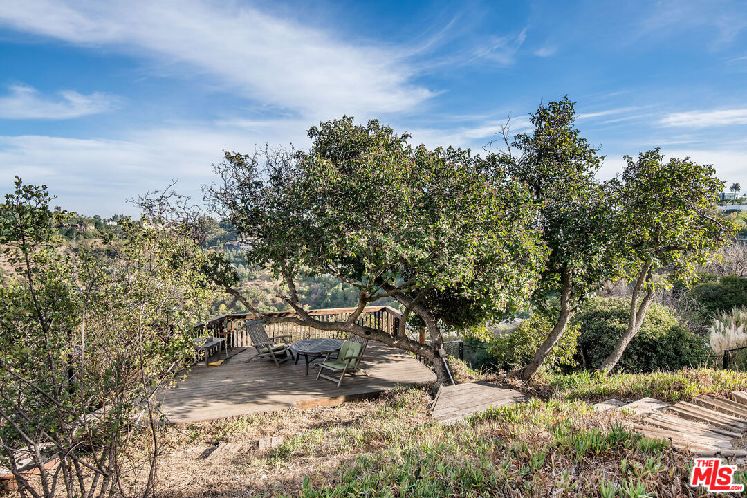 1110 Stradella Road Los Angeles, CA 90077 - Photo 24 of 26 a view of a backyard with sitting area