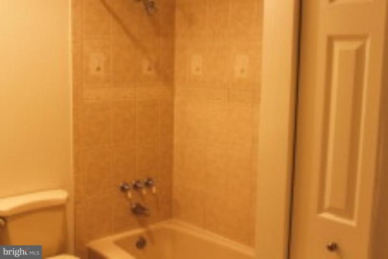 1212 Lee Road Sterling, VA 20164 - Photo 11 of 12 Bath #1