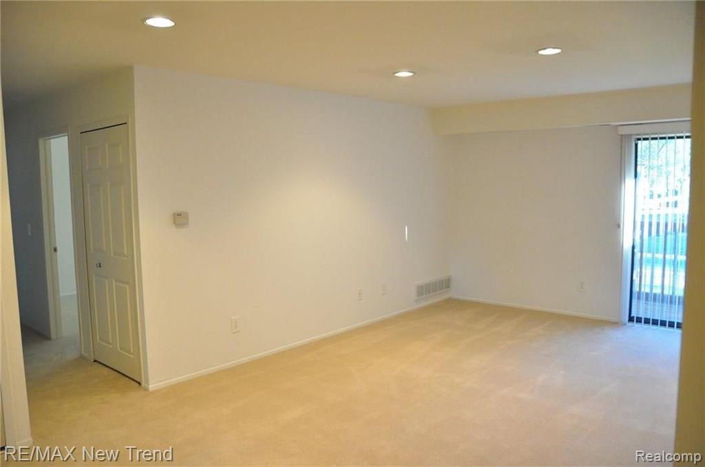 30042 Twelve Mile Road, Unit 57 Farmington, MI 48334 - Photo 4 of 29