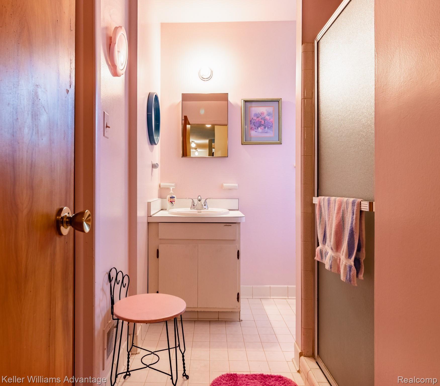 15603 Levan Road Livonia, MI 48154 - Photo 11 of 35 IMG_9157-HDR.JPG