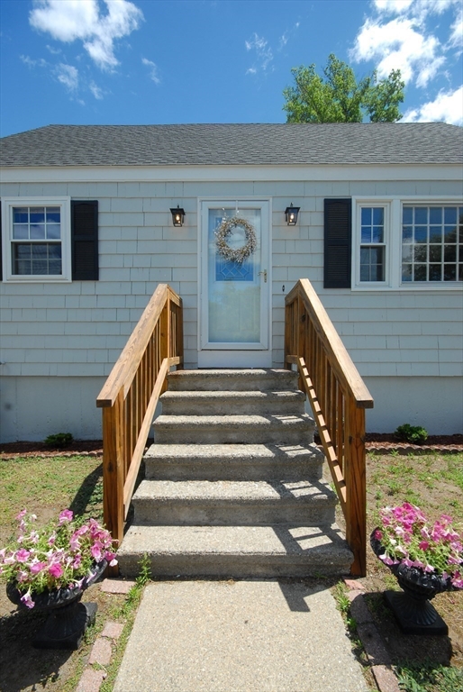 12 Edgewood Road Billerica, MA 01821 - Photo 3 of 27