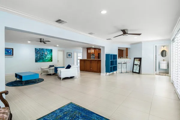 a view of a livingroom with furniture and a ceiling fan