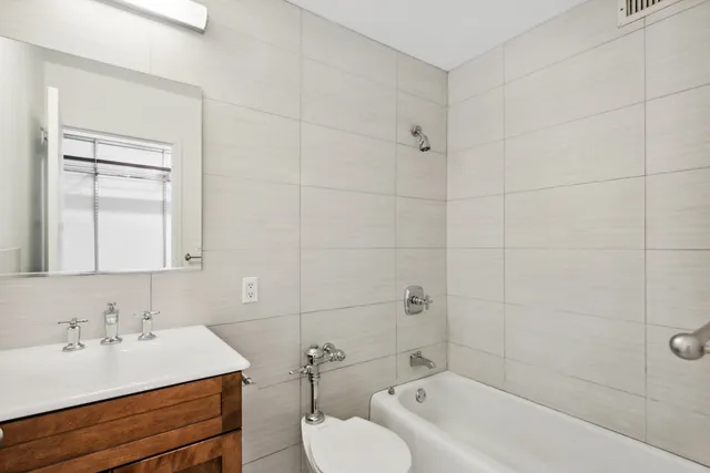 $2,300 | 21 West Goethe Street, Unit 17K, Chicago, IL 60610
