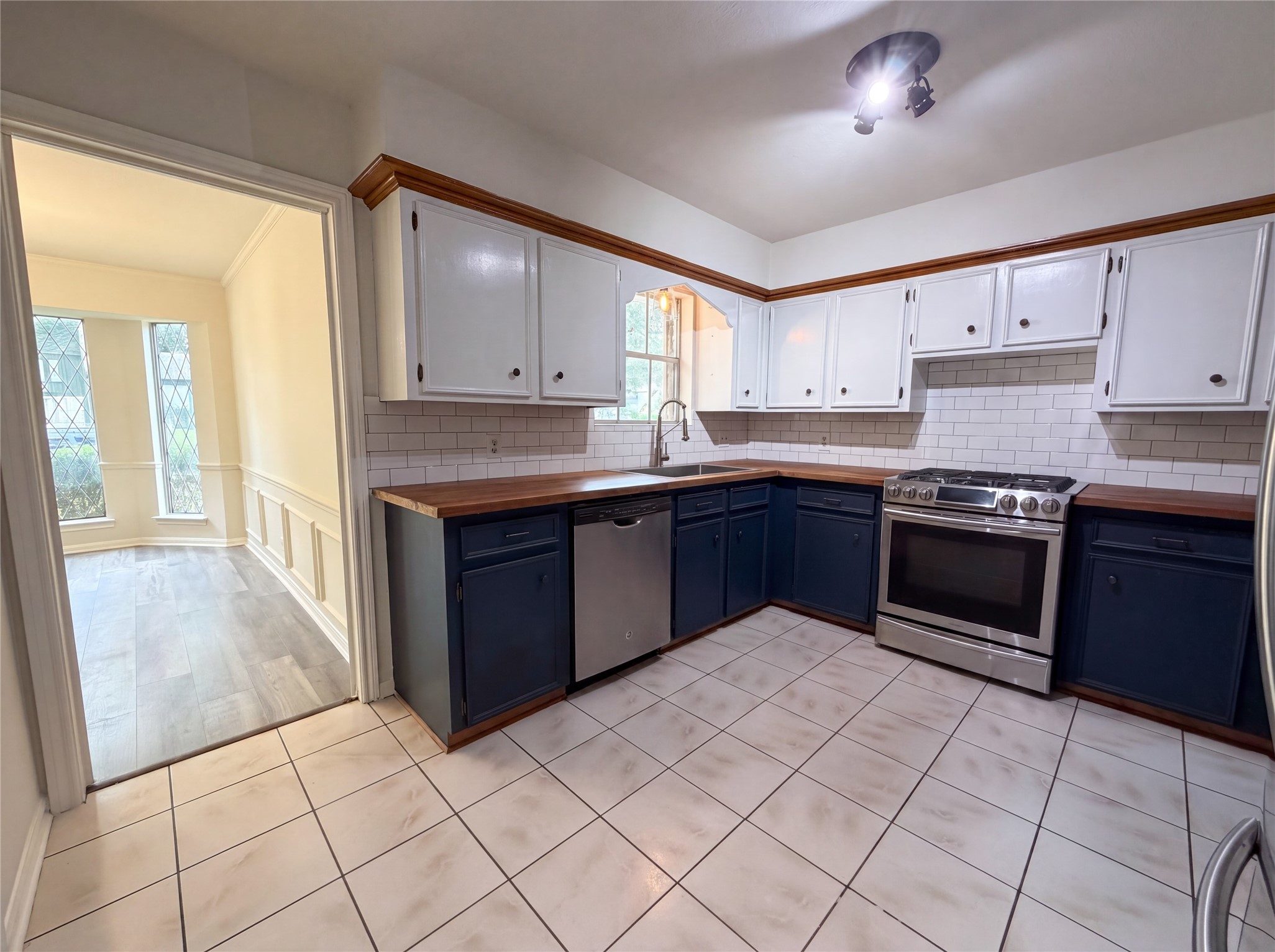 17518 Rustington Drive Spring, TX 77379 - Photo 2 of 22
