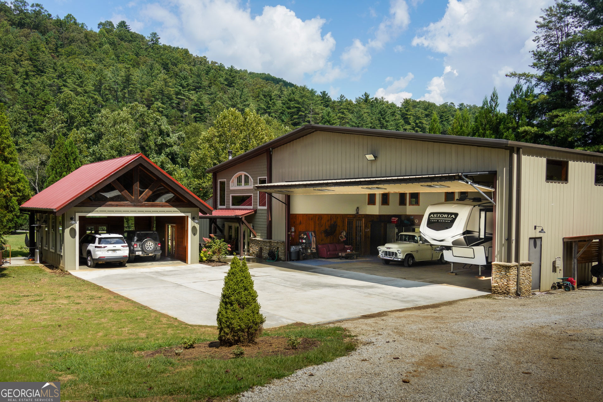 141 Flying Ranch Drive Clayton, GA 30525 - Photo 4 of 79