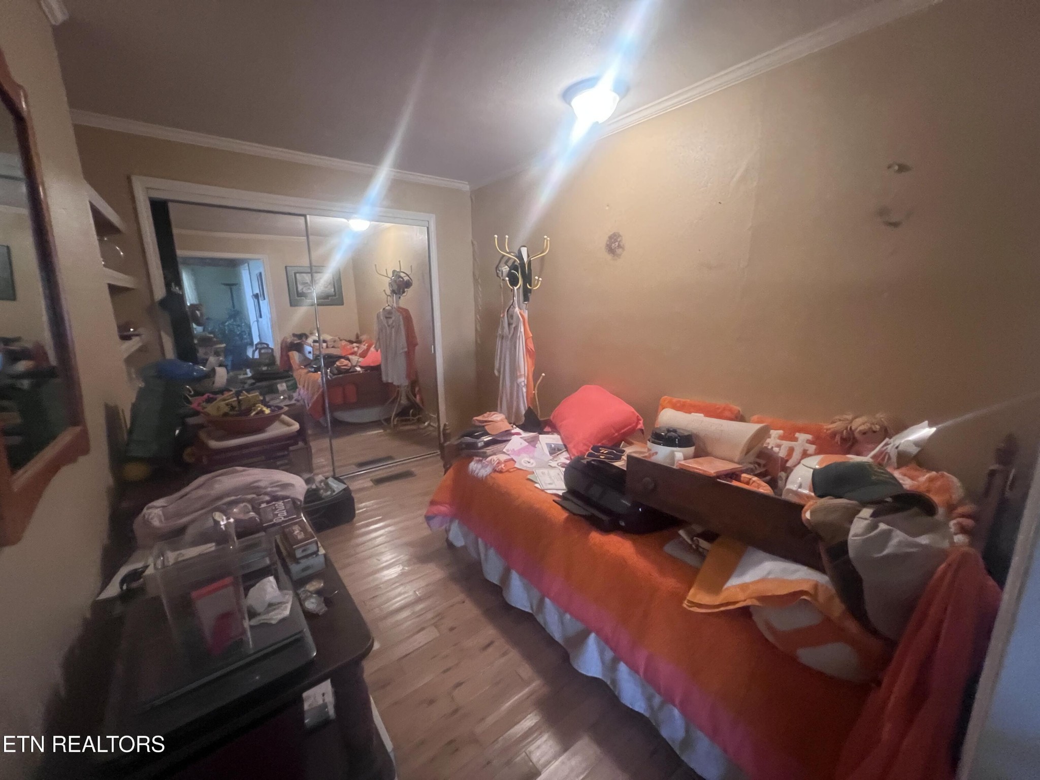 1275 Twin Bridge Road Deer Lodge, TN 37726 - Photo 24 of 47 a living room with furniture