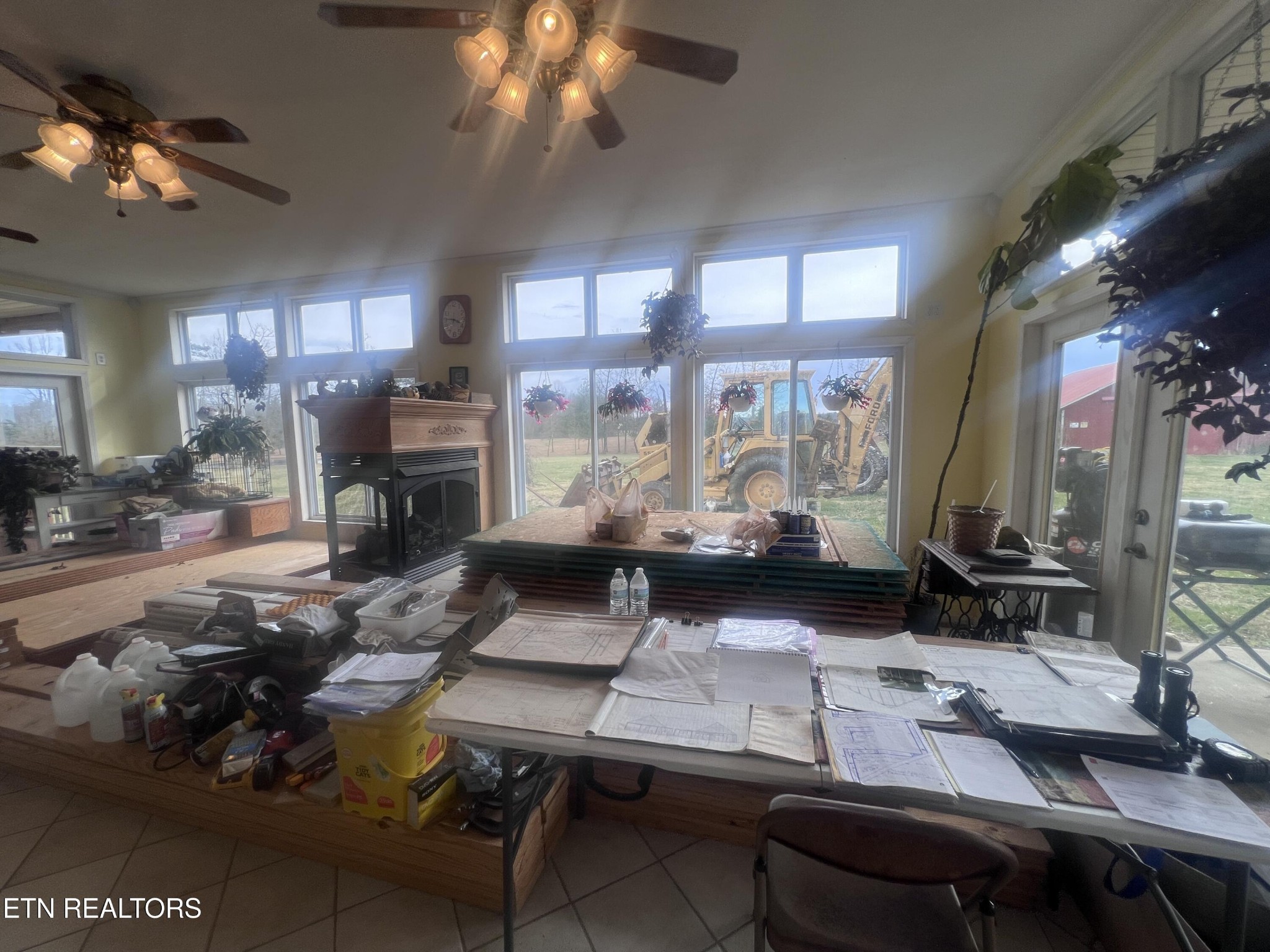 1275 Twin Bridge Road Deer Lodge, TN 37726 - Photo 31 of 47 a view of a workspace with furniture