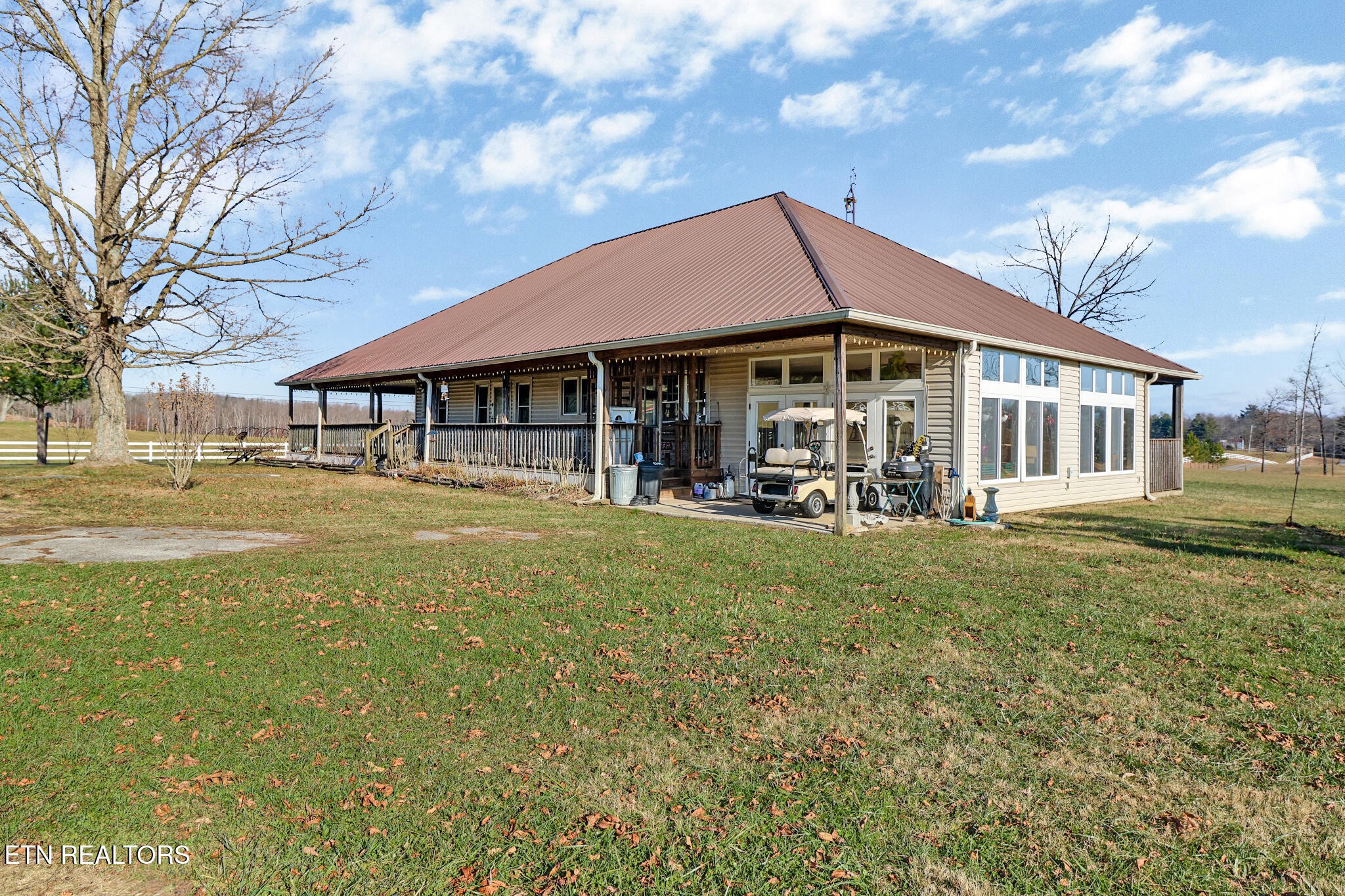 1275 Twin Bridge Road Deer Lodge, TN 37726 - Photo 4 of 47 a front view of a house with garden