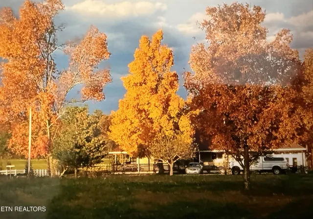 $349,900 | 1275 Twin Bridge Road, Deer Lodge, TN 37726