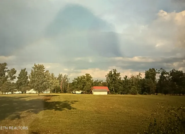 $349,900 | 1275 Twin Bridge Road, Deer Lodge, TN 37726