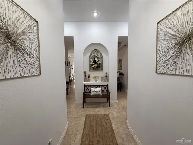 a view of livingroom with furniture