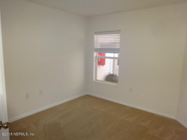 7920 Merrill Road, Unit 1013 Jacksonville, FL 32277 - Photo 8 of 11 a room that has a window in it