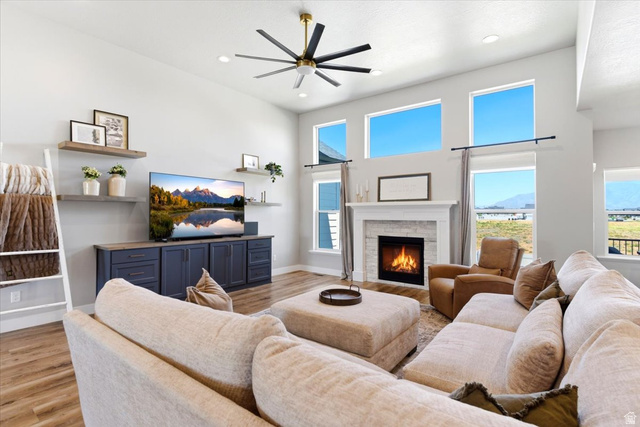 519 South 4375 West West Point, UT 84015 - Photo 8 of 41