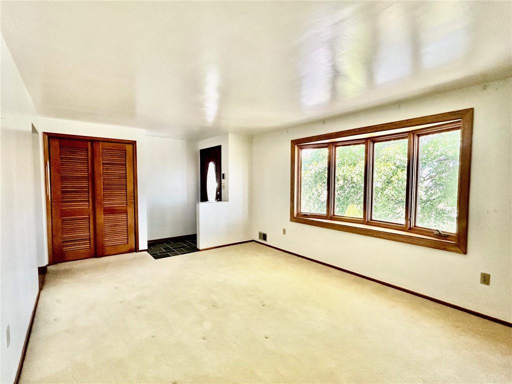 48 Walton Road Pittsburgh, PA 15236 - Photo 5 of 35 Living room