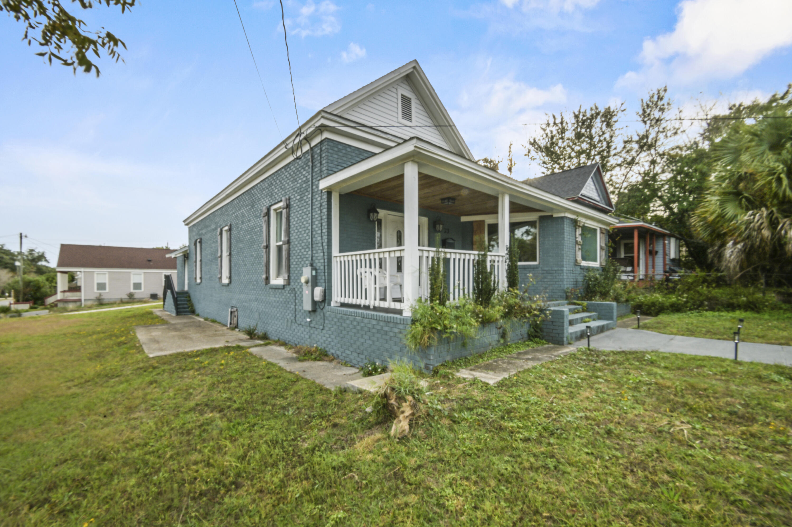 23 East Brainerd Street Pensacola, FL 32501 - Photo 23 of 25 a front view of house with yard and green space