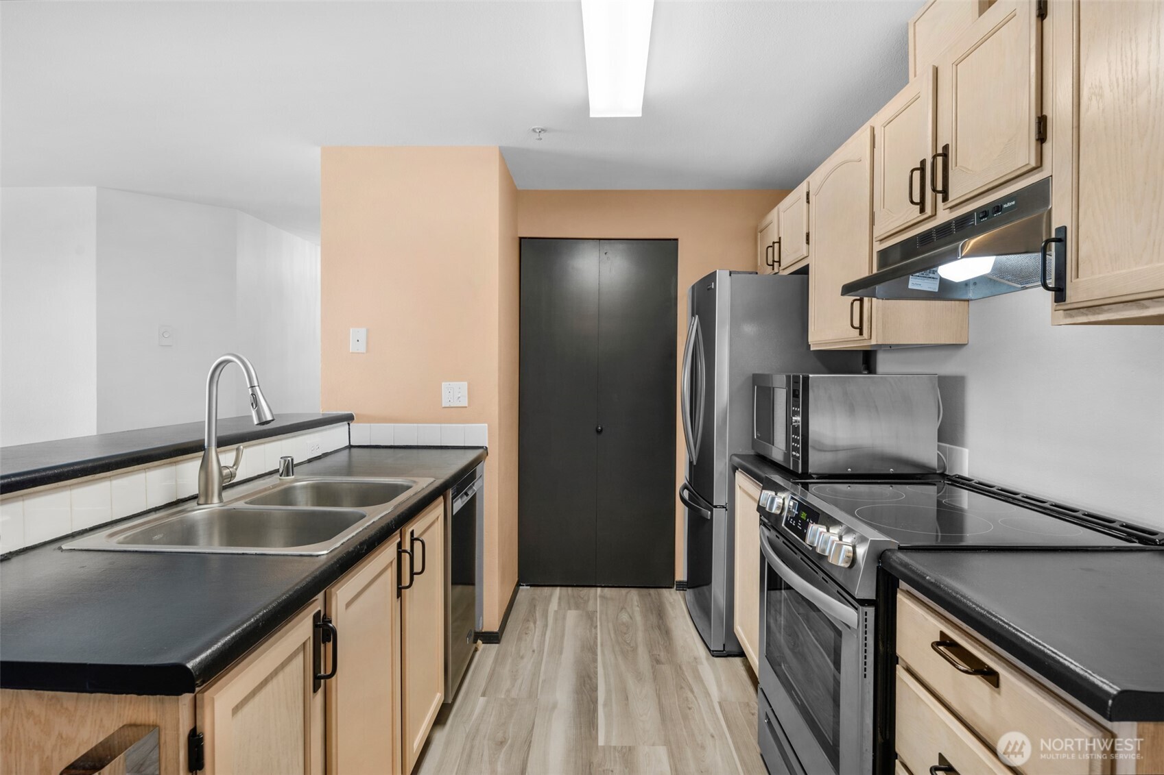 1001 West Casino Road, Unit A303 Everett, WA 98204 - Photo 6 of 26