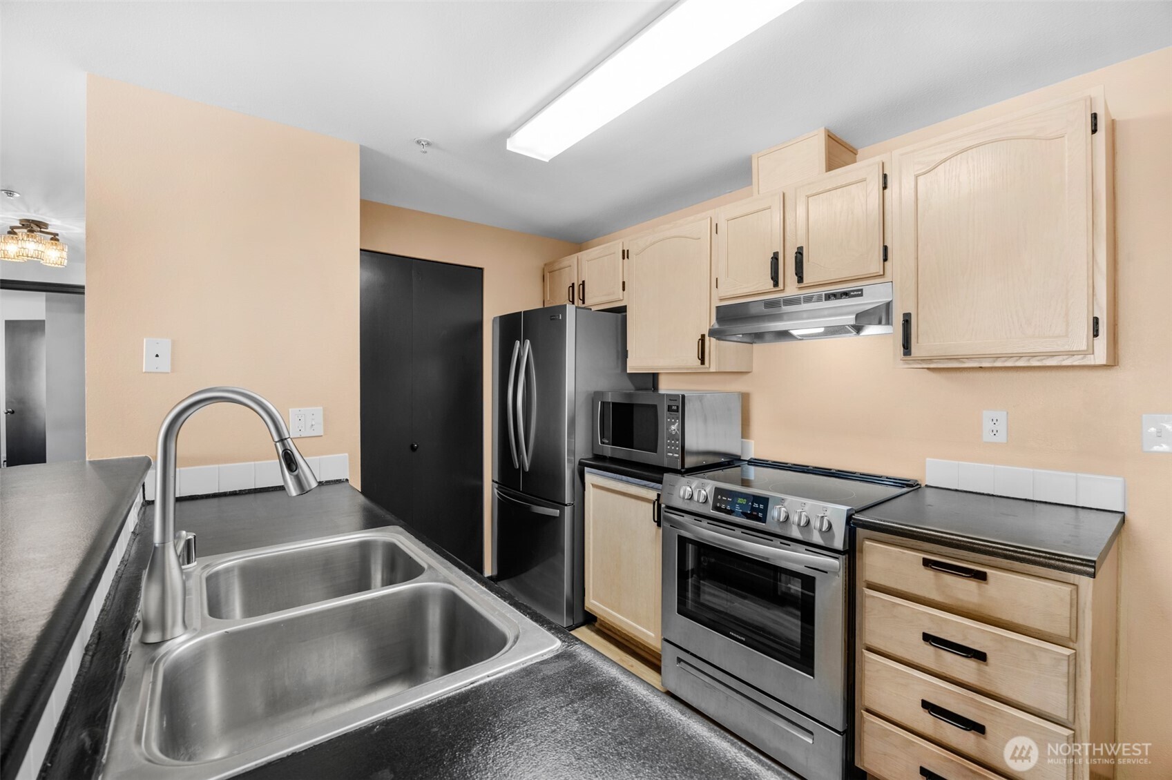 1001 West Casino Road, Unit A303 Everett, WA 98204 - Photo 7 of 26