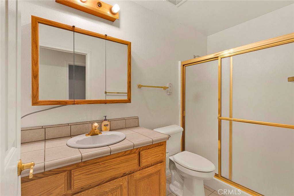 11281 4th Hesperia, CA 92345 - Photo 18 of 35 Full guest bathroom