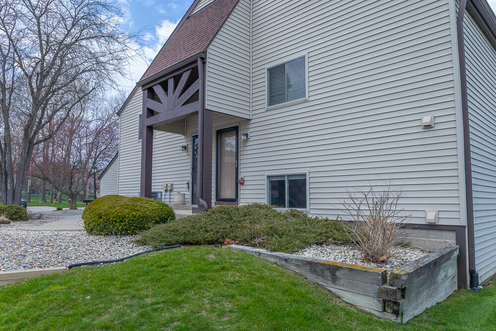 1177 Millpond Road Valparaiso, IN 46385 - Photo 1 of 27 1000x667