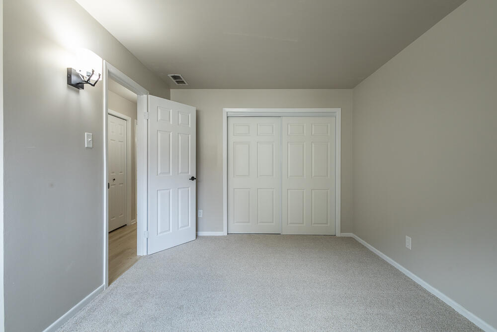 1177 Millpond Road Valparaiso, IN 46385 - Photo 21 of 27 1000x667