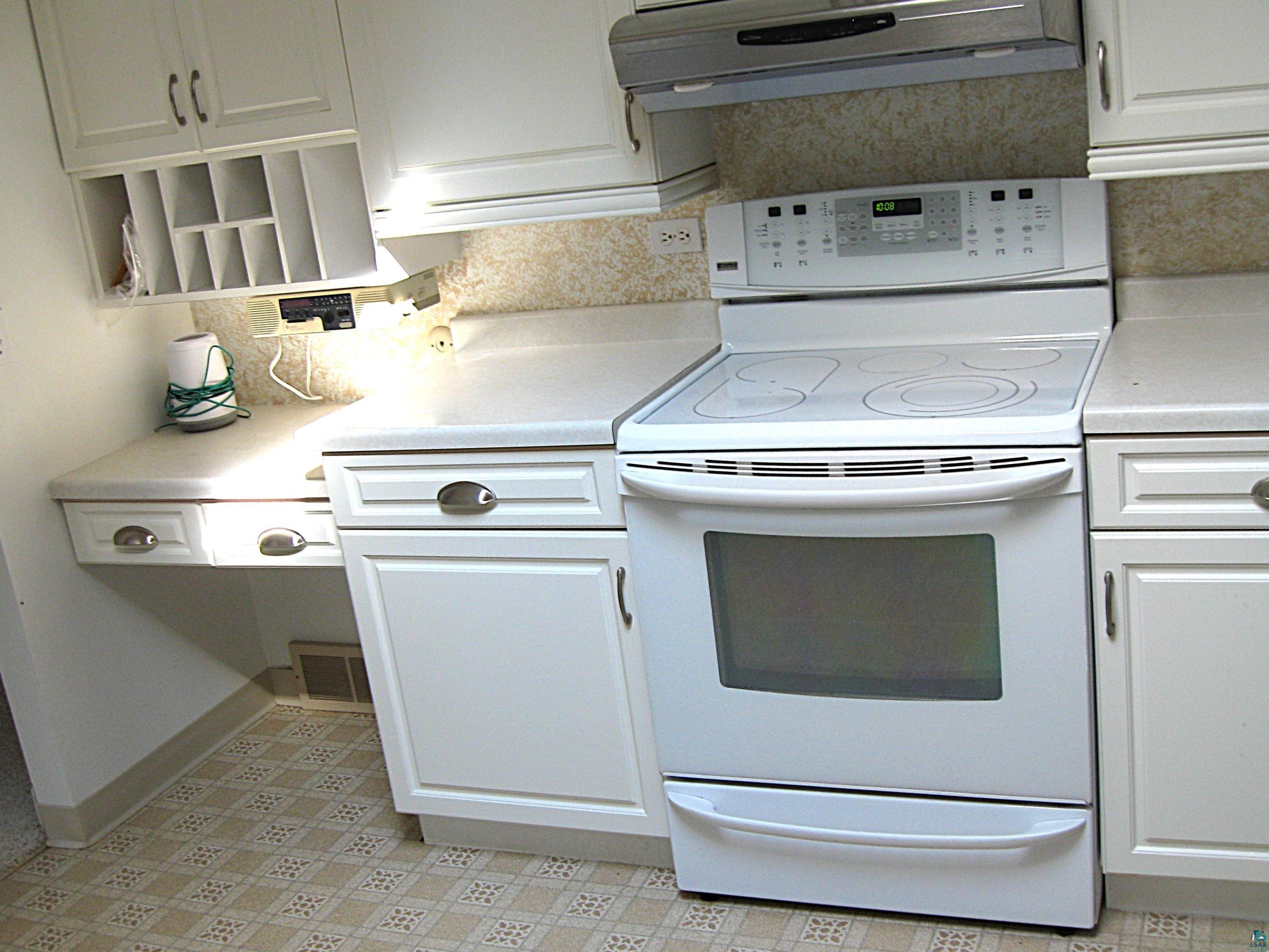 6030 Helm Road Duluth, MN 55811 - Photo 12 of 58 Kitchen with desk