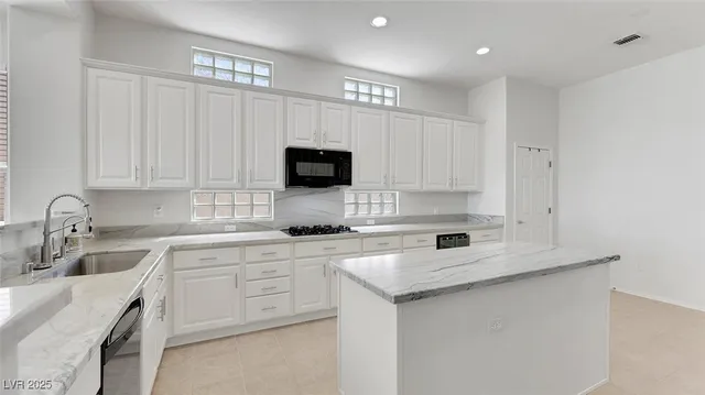 $2,600 | 1998 High Mesa Drive, Henderson, NV 89012