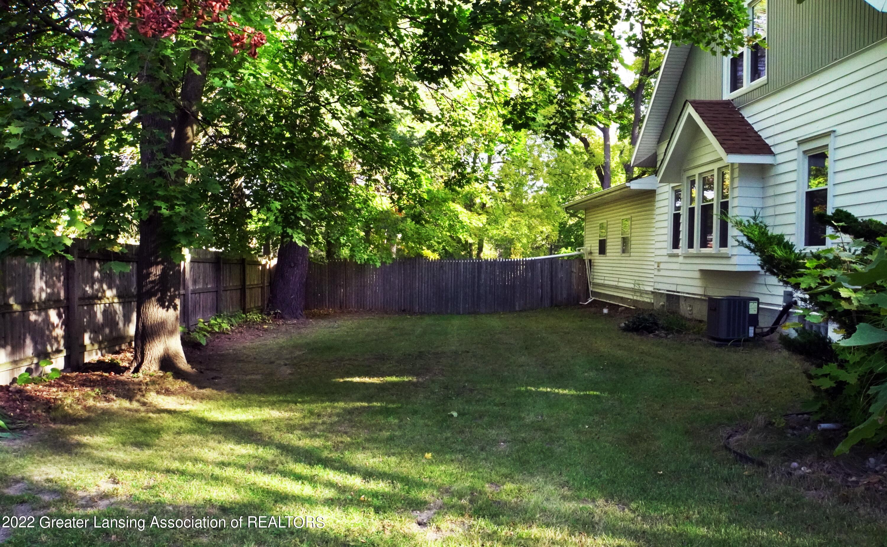 4322 Keller Road Holt, MI 48842 - Photo 4 of 21 Exterior W side