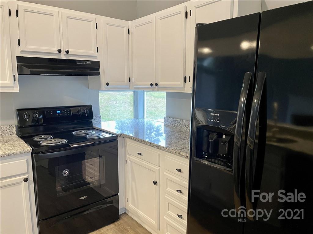 5925 Old Meadow Road Charlotte, NC 28227 - Photo 6 of 37