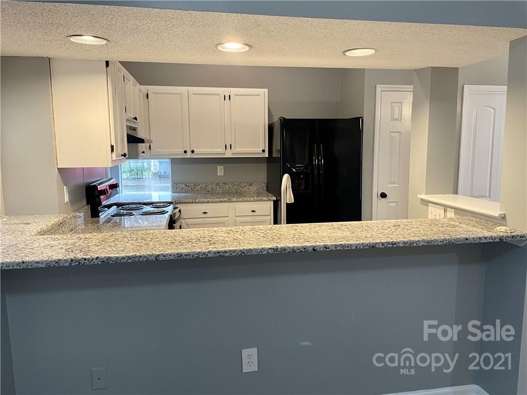 5925 Old Meadow Road Charlotte, NC 28227 - Photo 7 of 37
