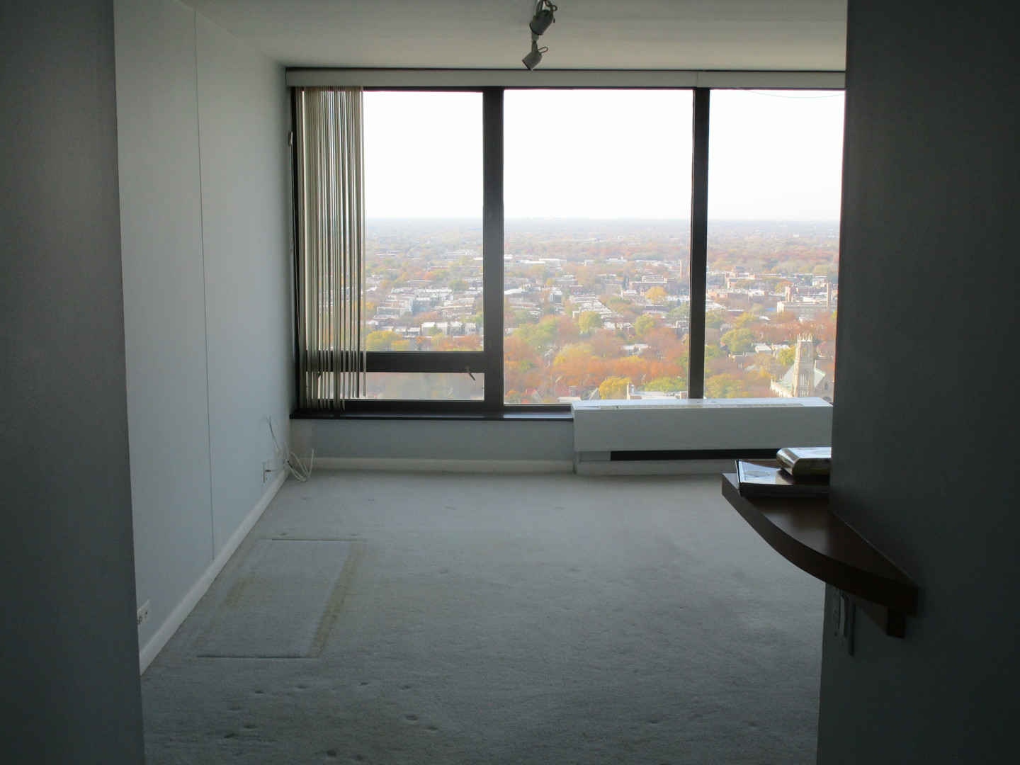 5445 North Sheridan Road, Unit 3311 Chicago, IL 60640 - Photo 12 of 15 a view of an empty room and a window