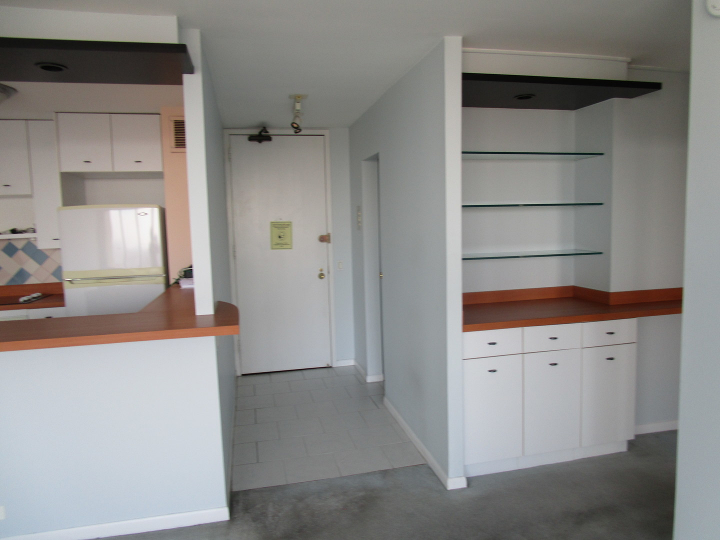 5445 North Sheridan Road, Unit 3311 Chicago, IL 60640 - Photo 5 of 15 a view of cabinets and wooden floor