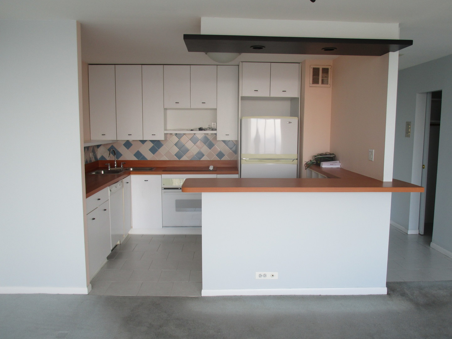 5445 North Sheridan Road, Unit 3311 Chicago, IL 60640 - Photo 7 of 15 a kitchen with cabinets and a stove