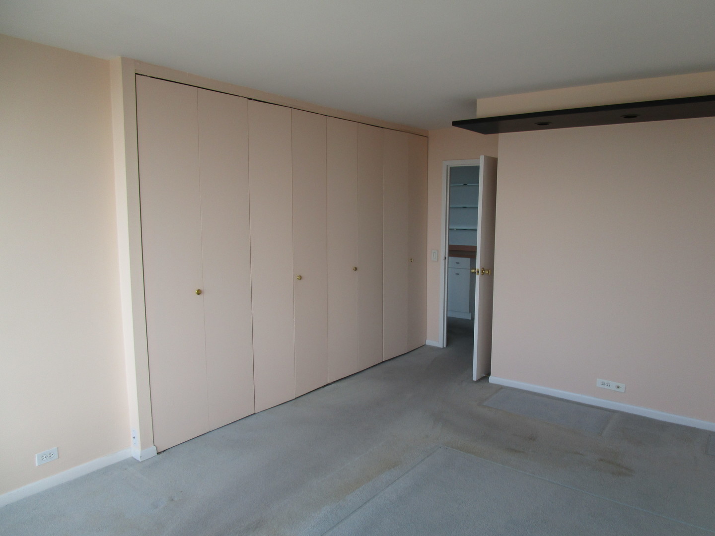 5445 North Sheridan Road, Unit 3311 Chicago, IL 60640 - Photo 10 of 15 a view of an empty room