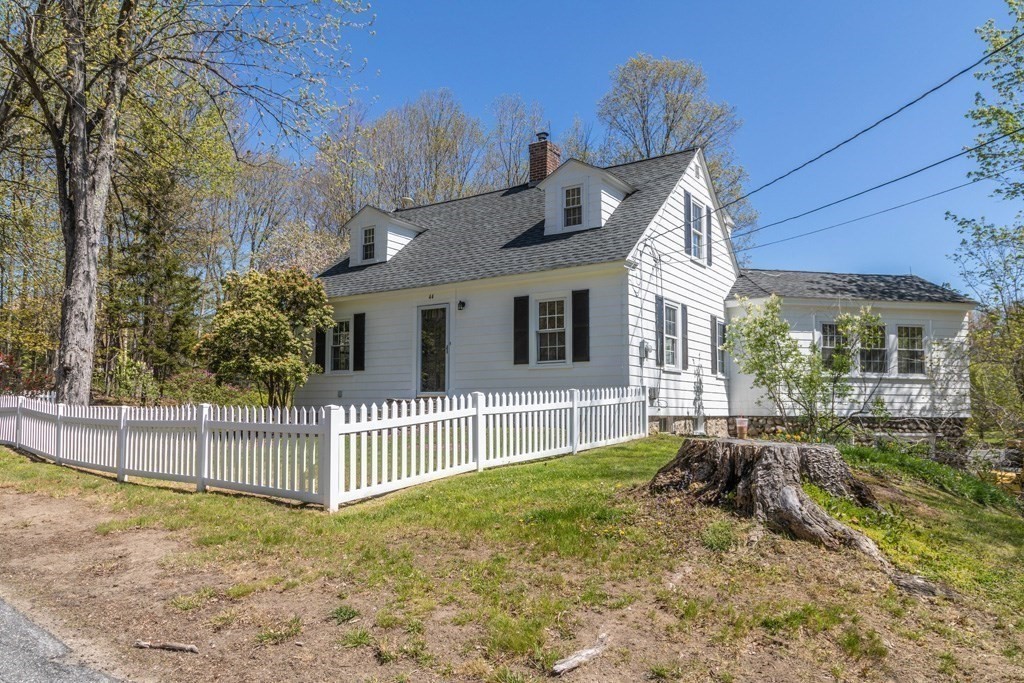 44 Northfield Road Lunenburg, MA 01462 - Photo 1 of 18 Gallery Image 1